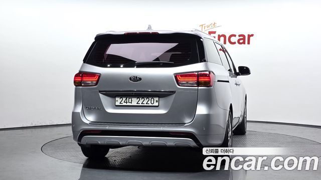 Kia Canival 2015 — photo 4