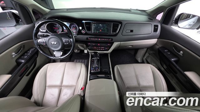 Kia Canival 2015 — photo 7