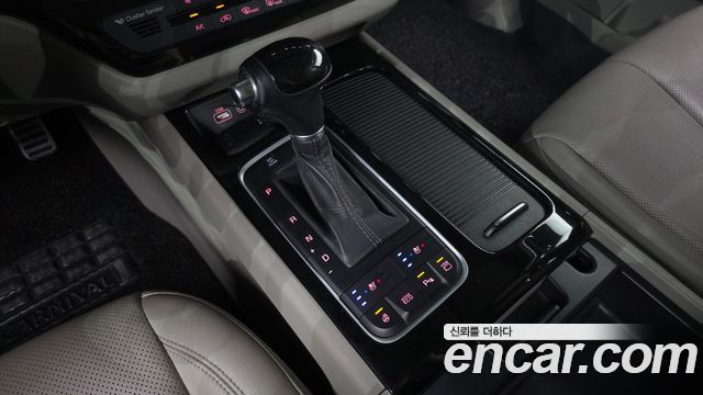 Kia Canival 2015 — photo 9