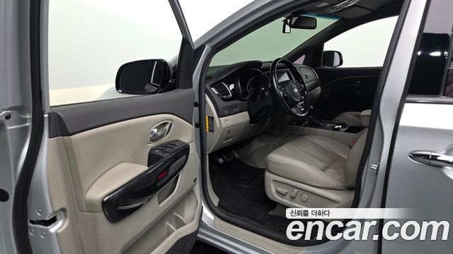 Kia Canival 2015 — photo 10