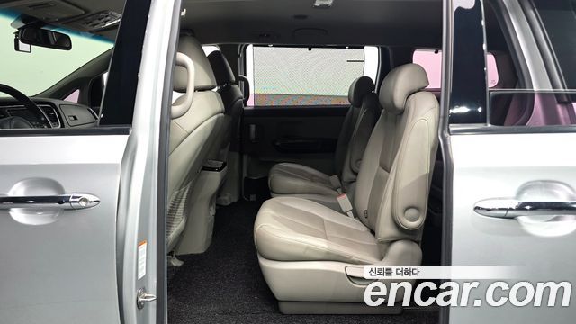 Kia Canival 2015 — photo 11
