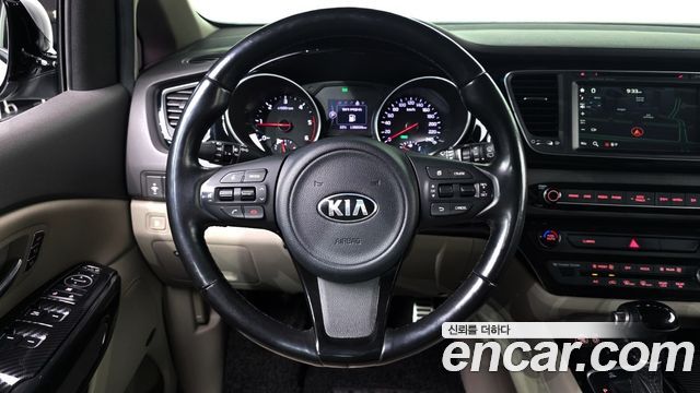 Kia Canival 2015 — photo 12