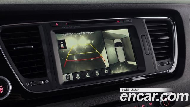 Kia Canival 2015 — photo 14