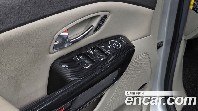 Kia Canival 2015 — photo 16