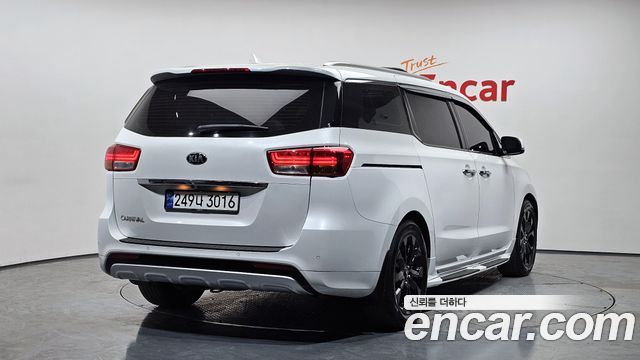 Kia Canival 2016 — photo 2