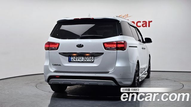 Kia Canival 2016 — photo 4