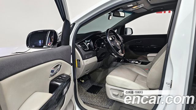 Kia Canival 2016 — photo 13
