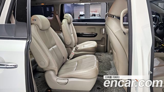 Kia Canival 2016 — photo 17