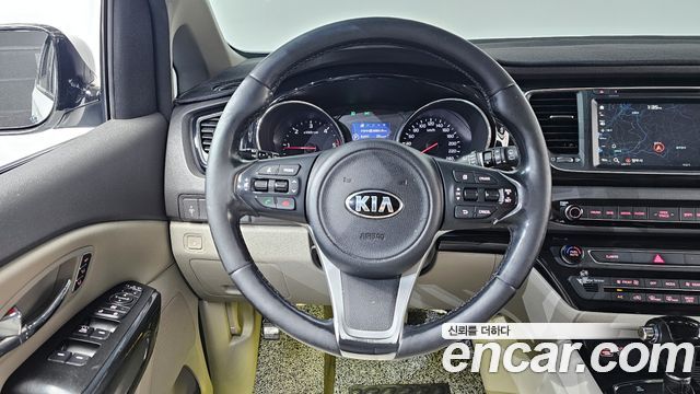 Kia Canival 2016 — photo 18