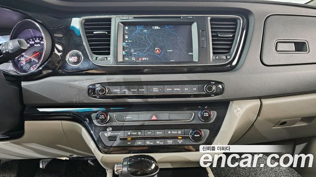 Kia Canival 2016 — photo 19