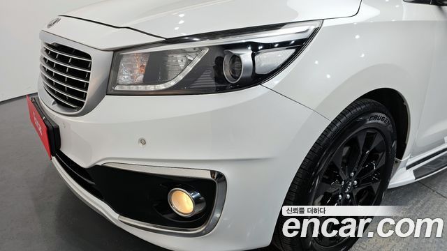 Kia Canival 2016 — photo 8