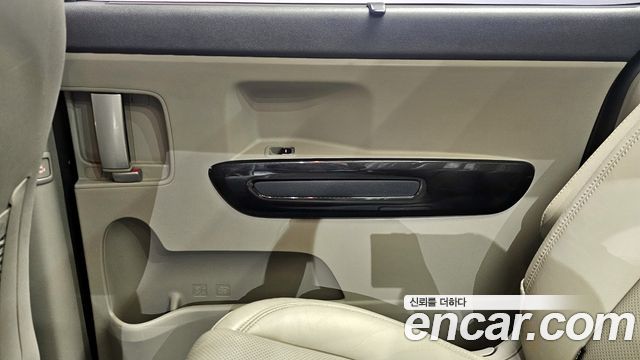 Kia Canival 2016 — photo 15