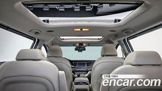 Kia Canival 2016 — photo 28