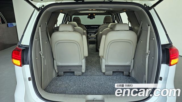 Kia Canival 2016 — photo 29