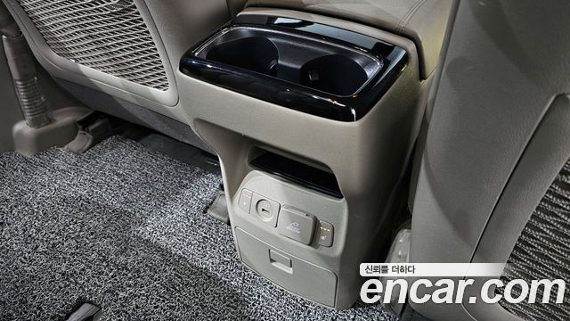 Kia Canival 2016 — photo 31