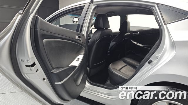 Hyundai Accent 2014 — photo 18