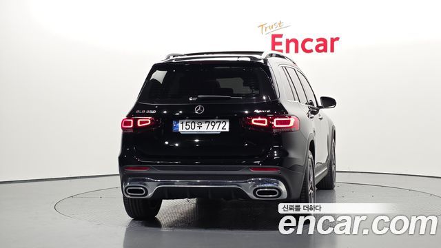 Mercedes-Benz GLB-Class 2023 — photo 4