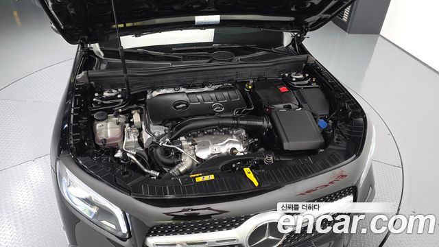 Mercedes-Benz GLB-Class 2023 — photo 6