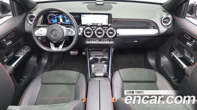 Mercedes-Benz GLB-Class 2023 — photo 10