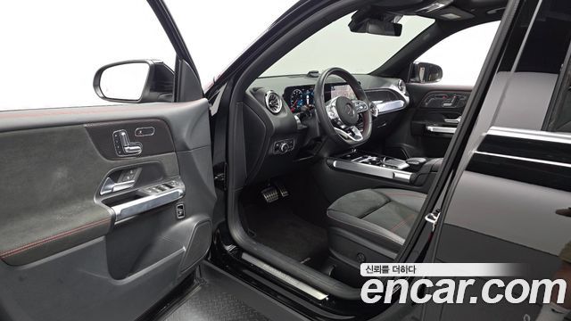 Mercedes-Benz GLB-Class 2023 — photo 13