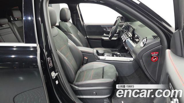 Mercedes-Benz GLB-Class 2023 — photo 17