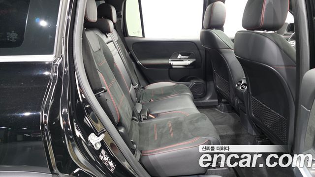 Mercedes-Benz GLB-Class 2023 — photo 18