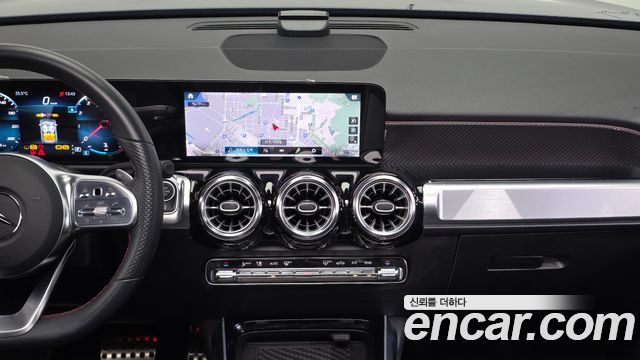 Mercedes-Benz GLB-Class 2023 — photo 19