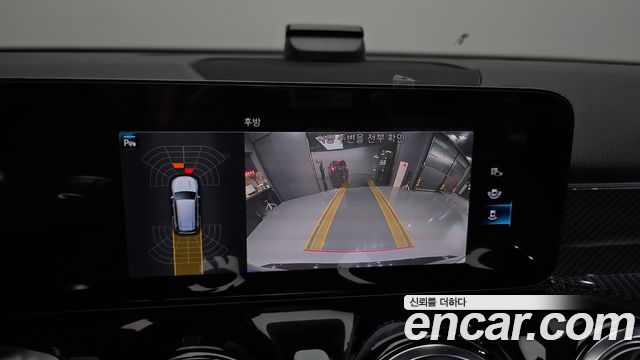 Mercedes-Benz GLB-Class 2023 — photo 21