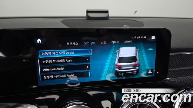 Mercedes-Benz GLB-Class 2023 — photo 22
