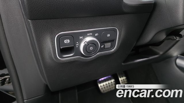 Mercedes-Benz GLB-Class 2023 — photo 24