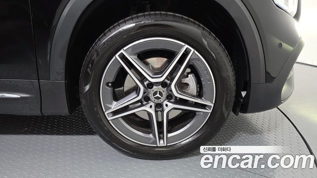 Mercedes-Benz GLB-Class 2023 — photo 7