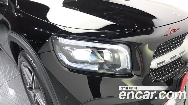 Mercedes-Benz GLB-Class 2023 — photo 8