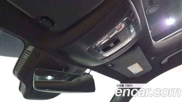 Mercedes-Benz GLB-Class 2023 — photo 27