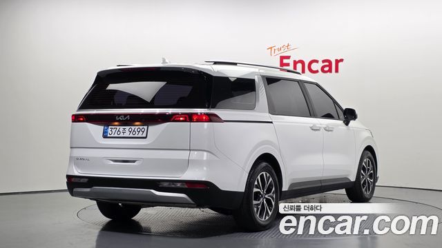 Kia Canival 2023 — photo 2