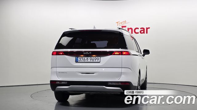 Kia Canival 2023 — photo 4