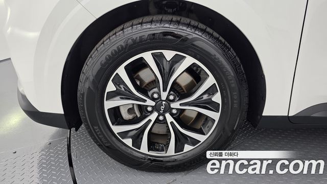 Kia Canival 2023 — photo 5