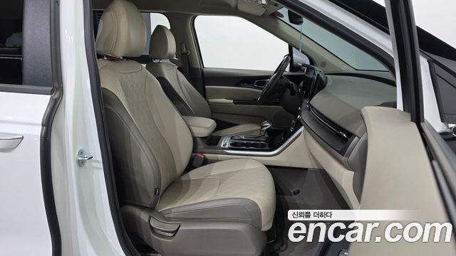 Kia Canival 2023 — photo 17