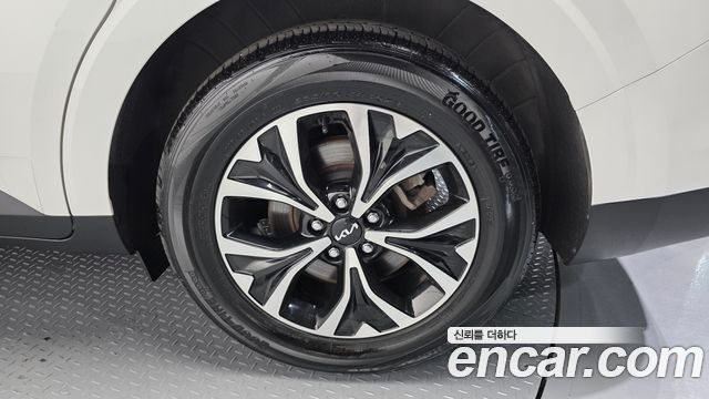 Kia Canival 2023 — photo 7
