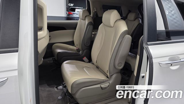 Kia Canival 2023 — photo 16