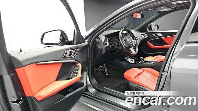 BMW 1-Series 2021 — photo 10