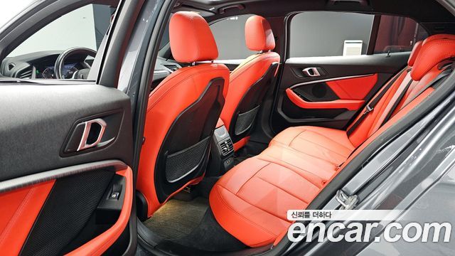 BMW 1-Series 2021 — photo 11