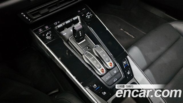 Porsche 911 2020 — photo 12