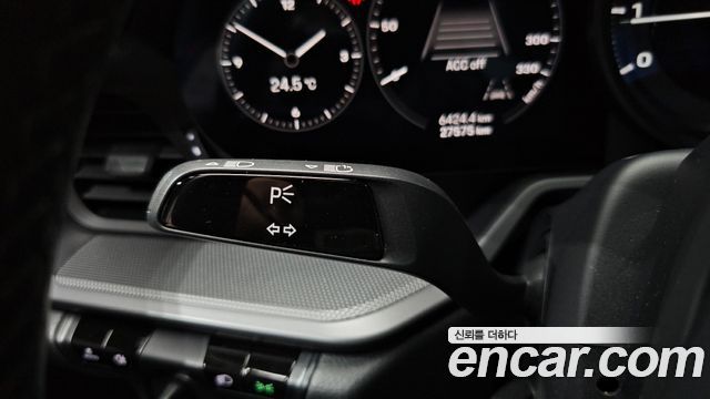 Porsche 911 2020 — photo 29