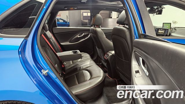 Hyundai i30 2017 — photo 17