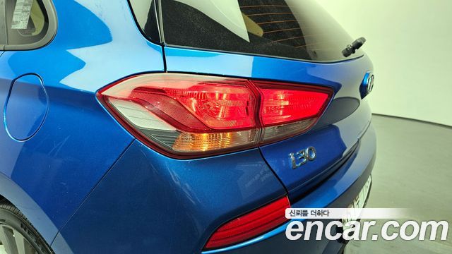 Hyundai i30 2017 — photo 9