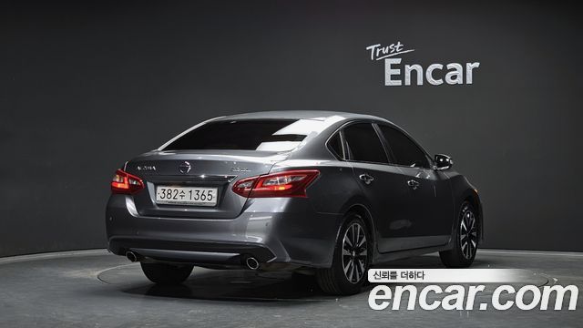 Nissan Altima 2018 — photo 2
