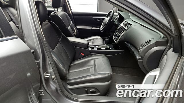 Nissan Altima 2018 — photo 10