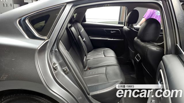 Nissan Altima 2018 — photo 11