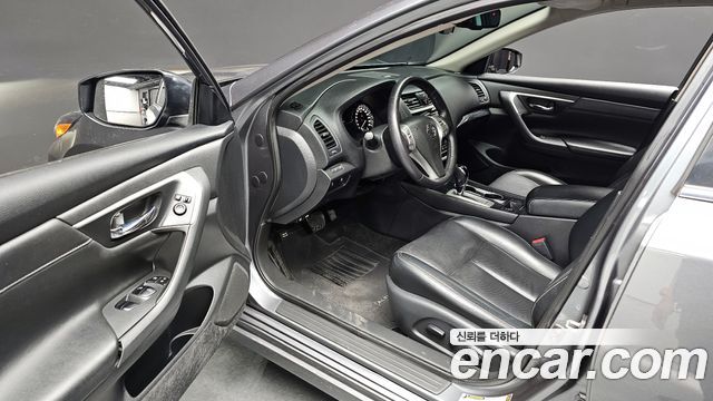 Nissan Altima 2018 — photo 12
