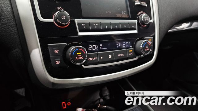 Nissan Altima 2018 — photo 16